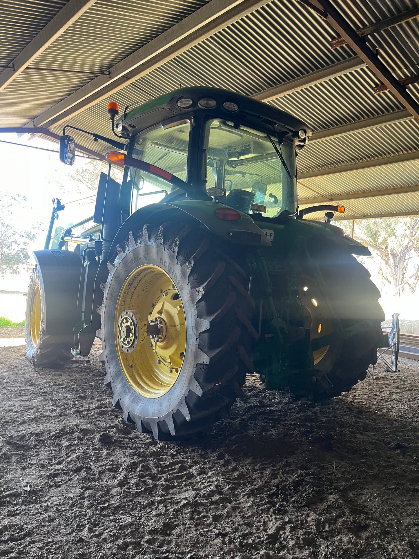 John Deere 7230r with Loader