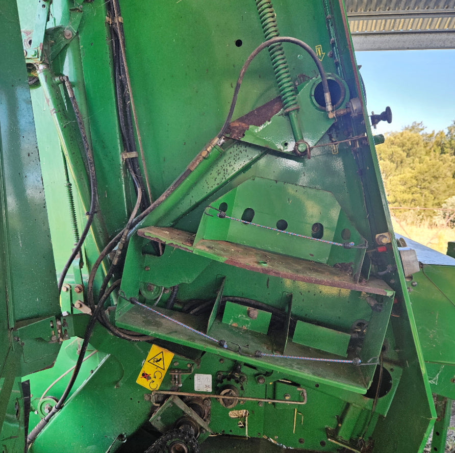 John Deere 592 Round Baler