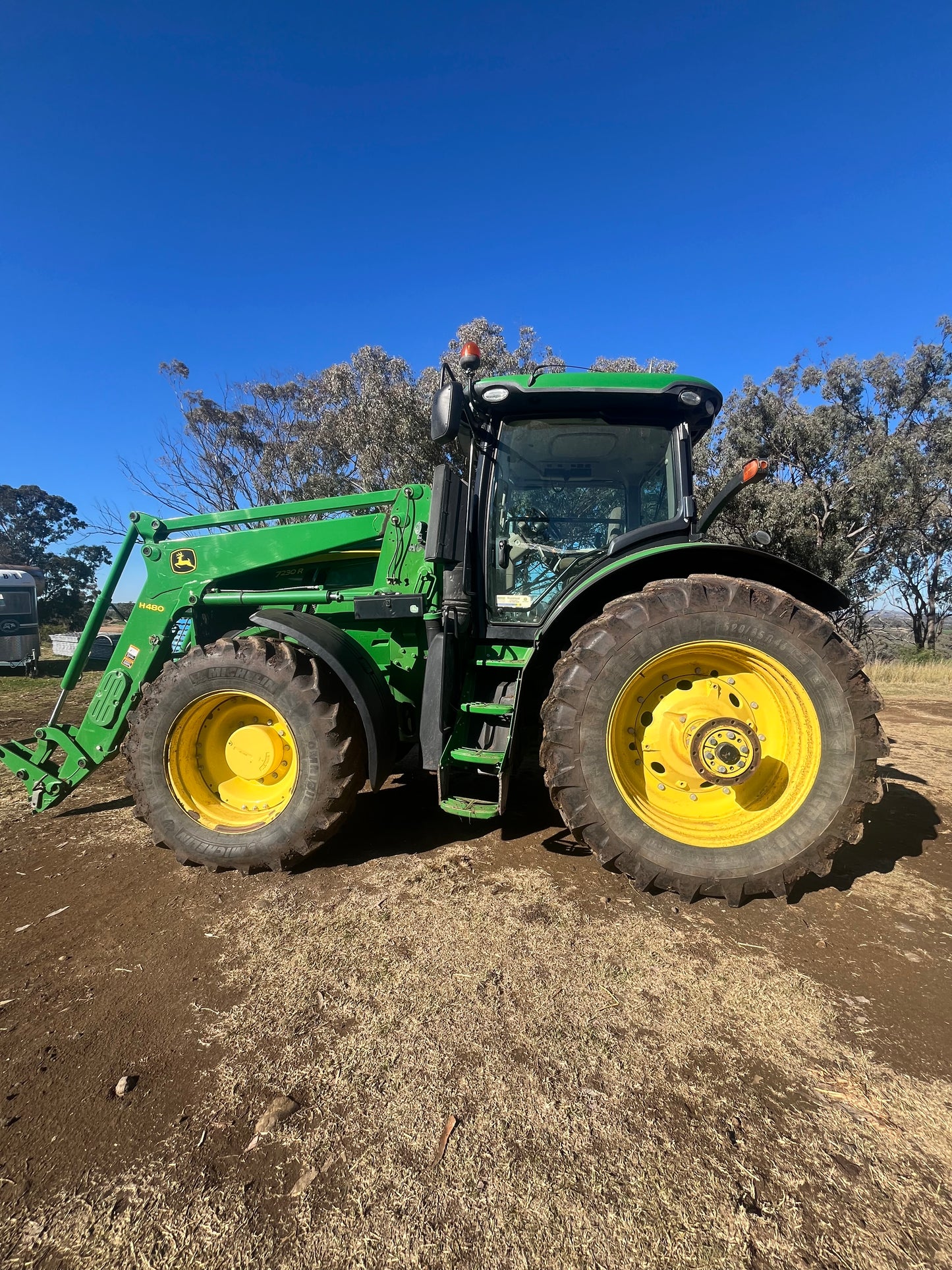 John Deere 7230r with Loader