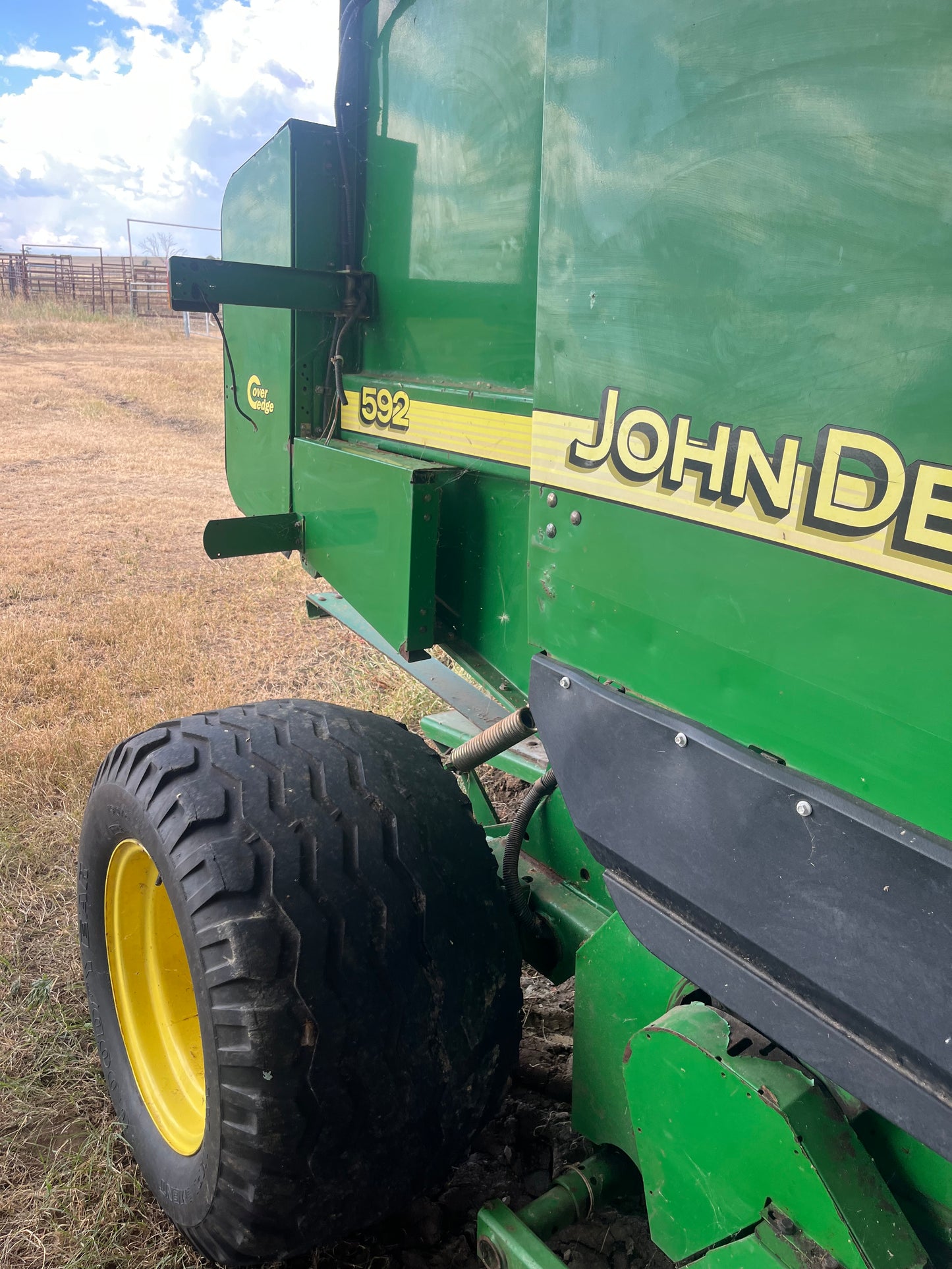 John Deere 592 Round Baler