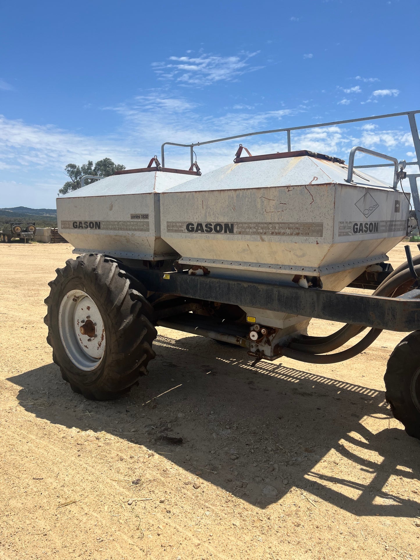 Gason Cultimaster 5100 10m Air Seeder Bar with 1830 Twin Bin Cart