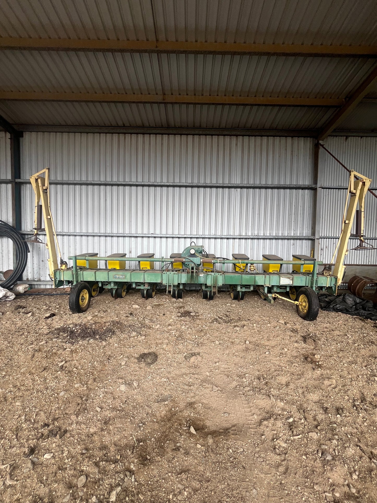 Mason 8 Row Planter