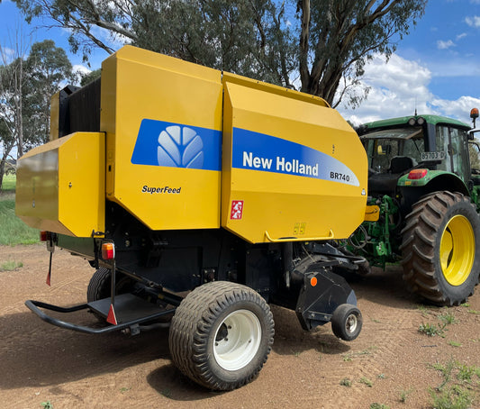 New Holland BR740