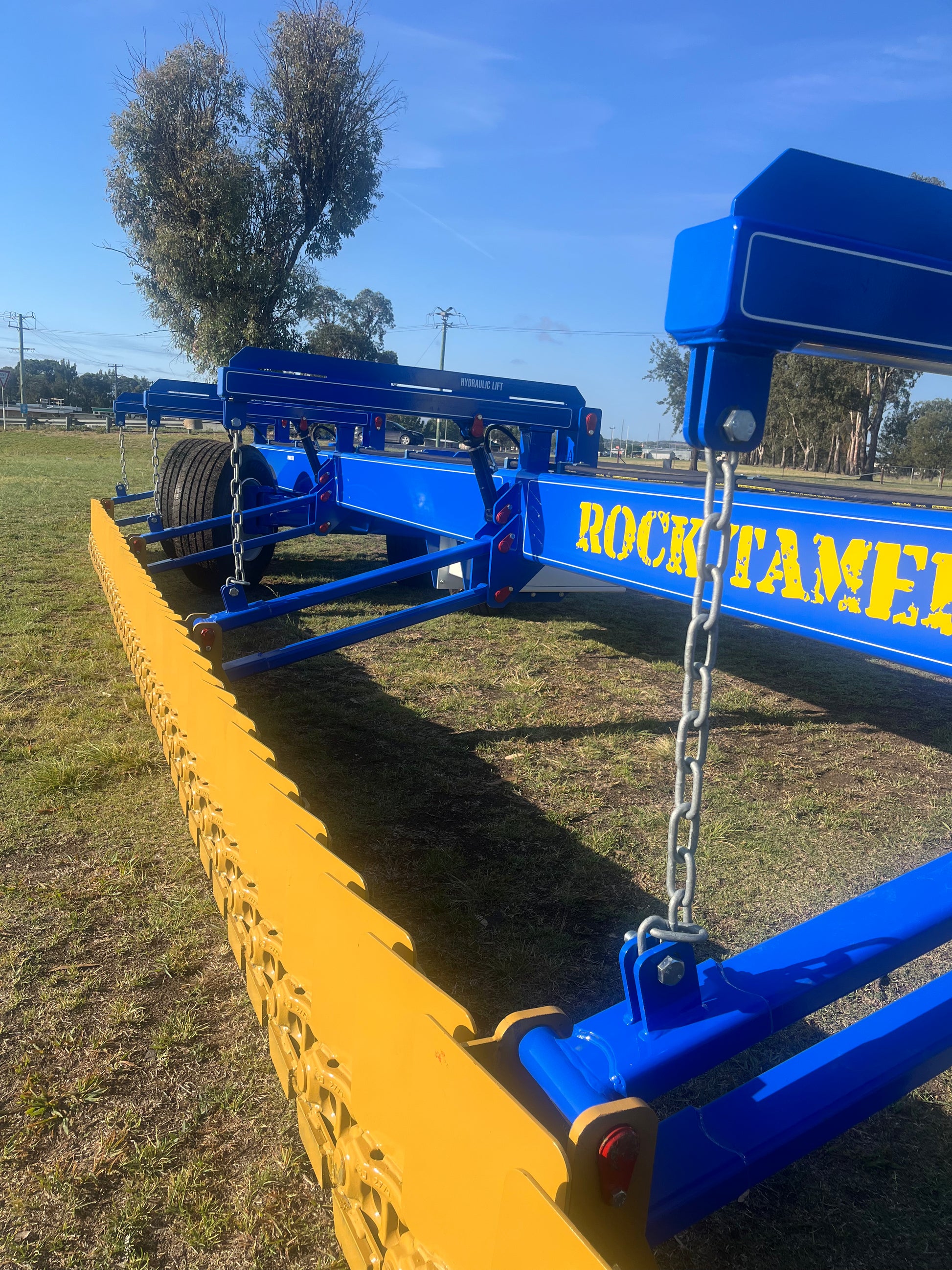 Heavy duty store rock rake