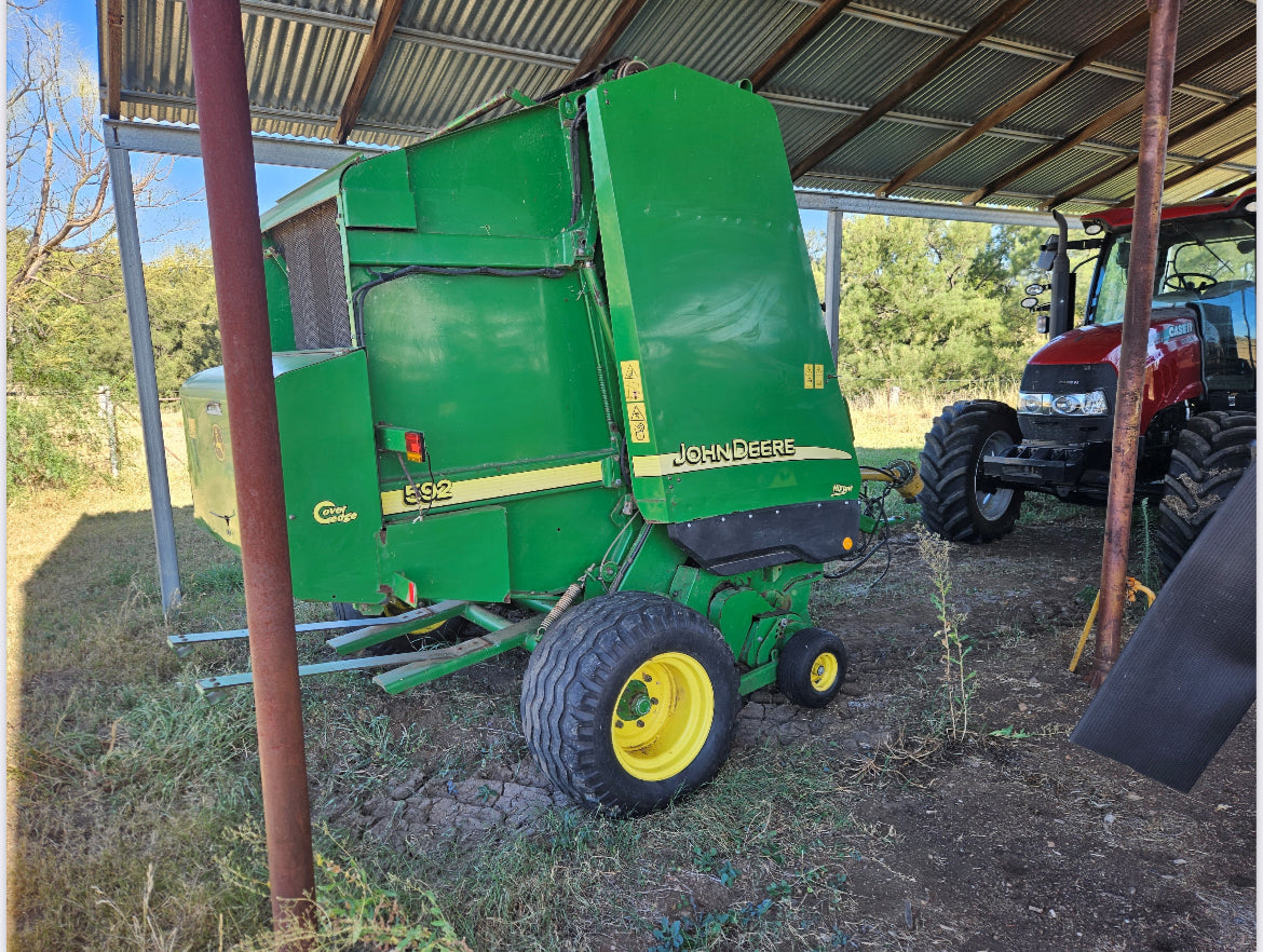 John Deere 592 Round Baler