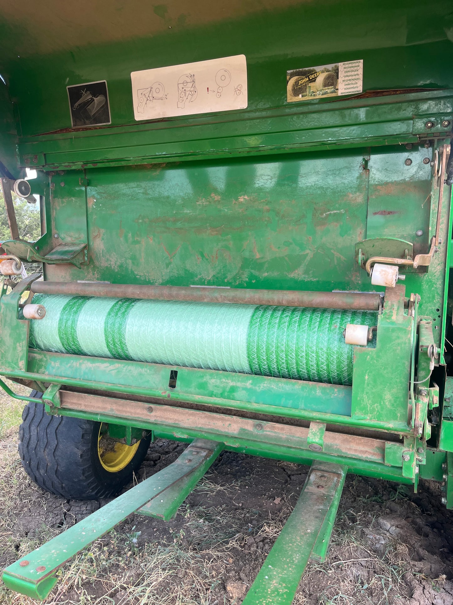 John Deere 592 Round Baler