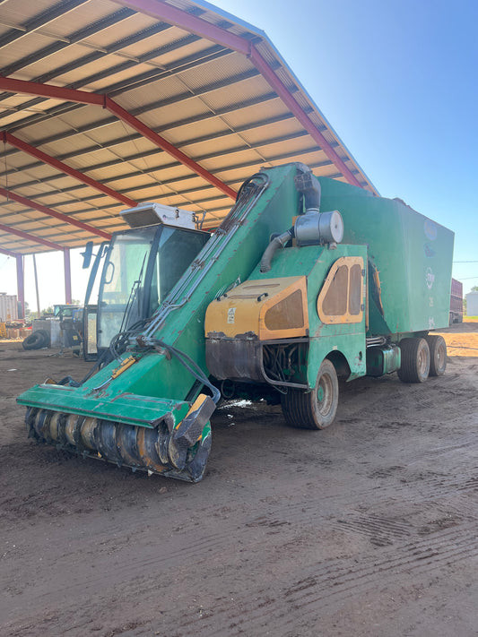 Self Propelled Feed Mixer